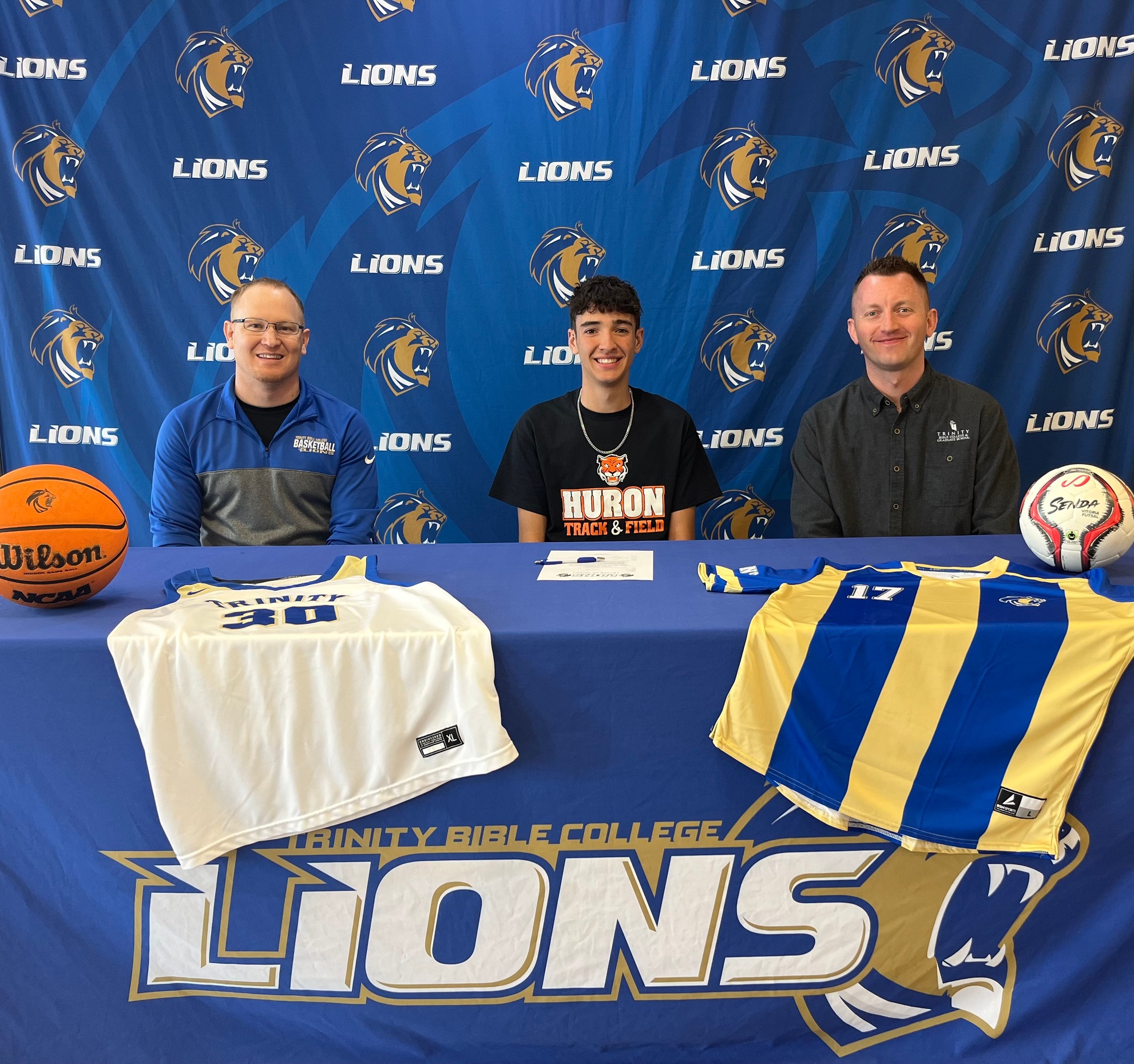 Men's Basketball and Soccer Sign Aiden Glanzer for the 2023-2024 Athletic Season