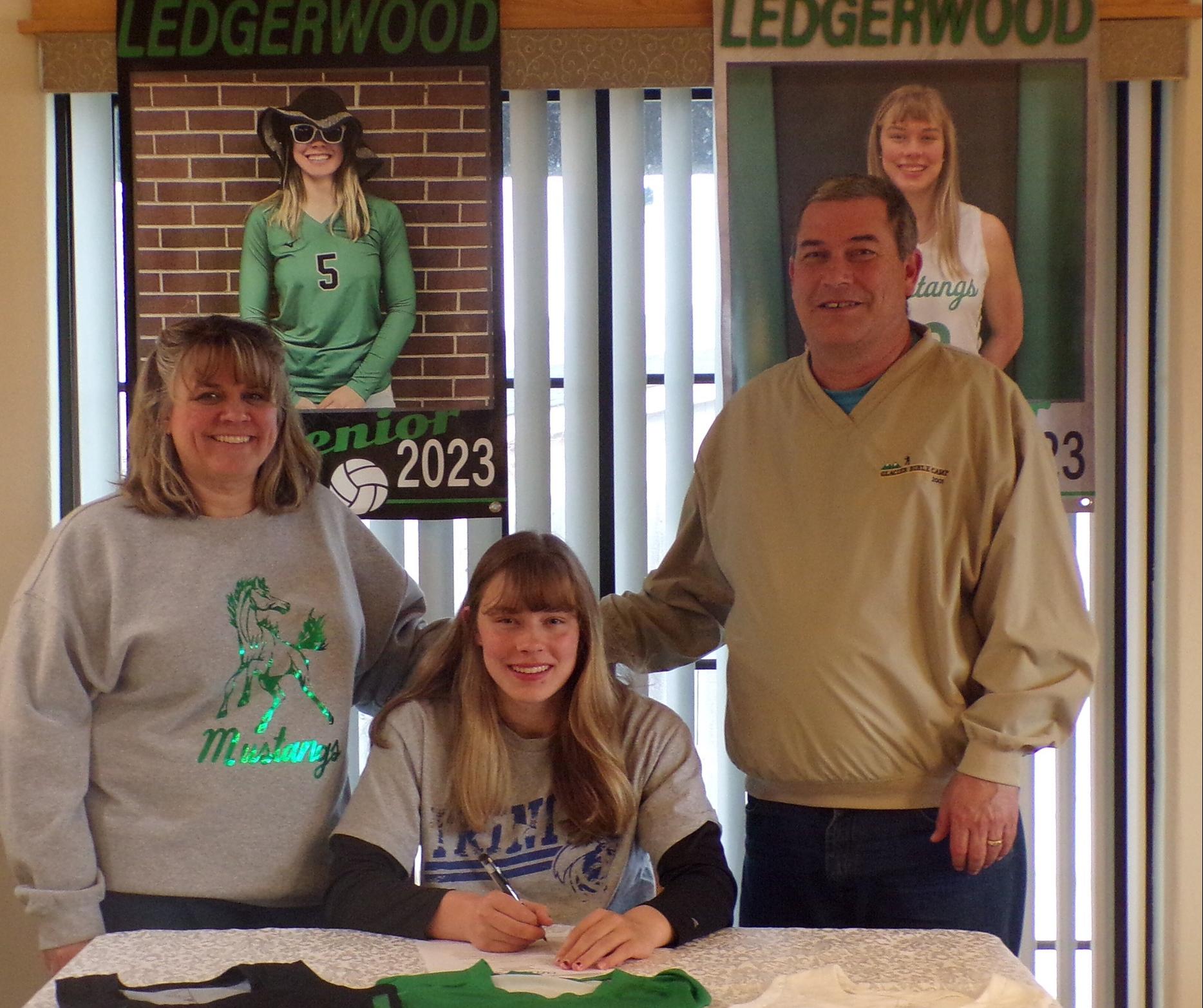 Lions Sign Marlyssa Ledgerwood for 2023-2024 Volleyball and Basketball Season