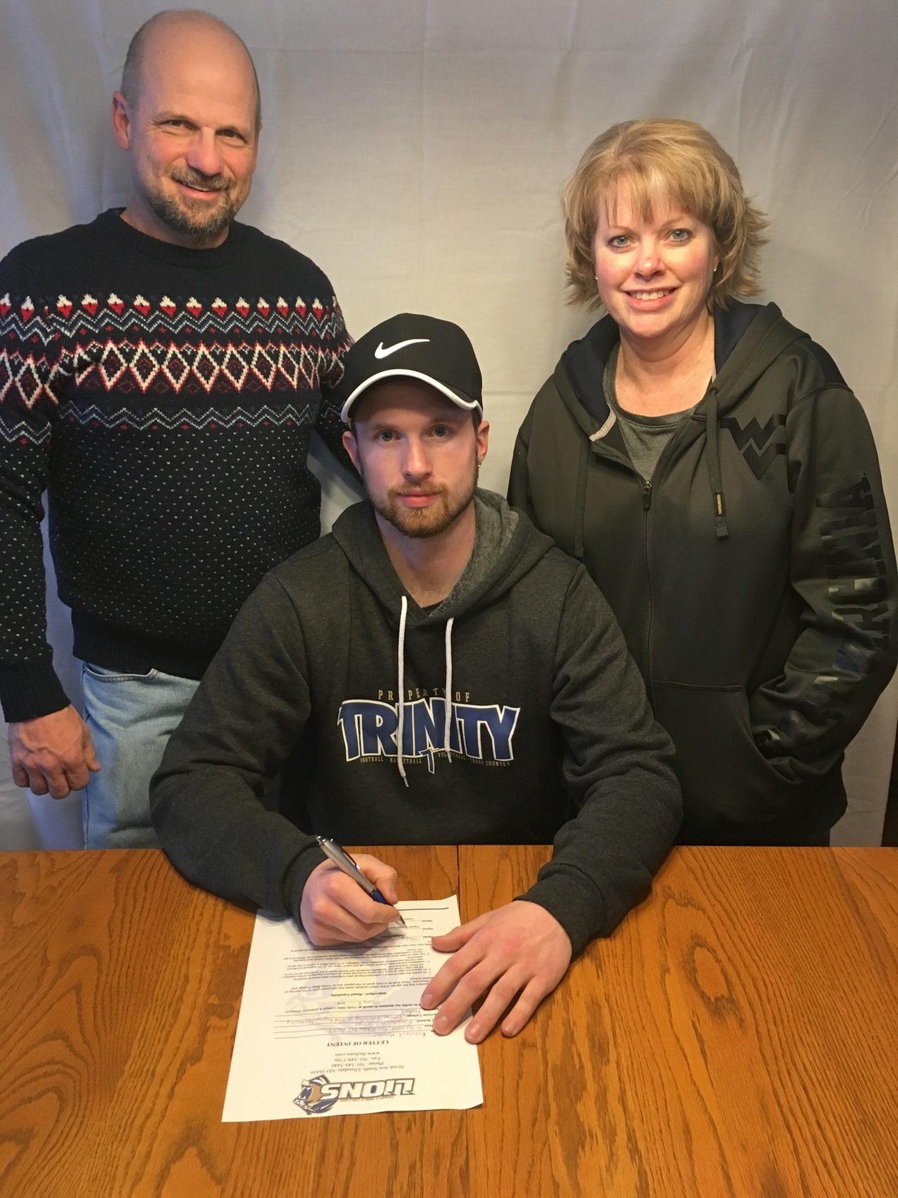 Lions Football Signs Nick Howser